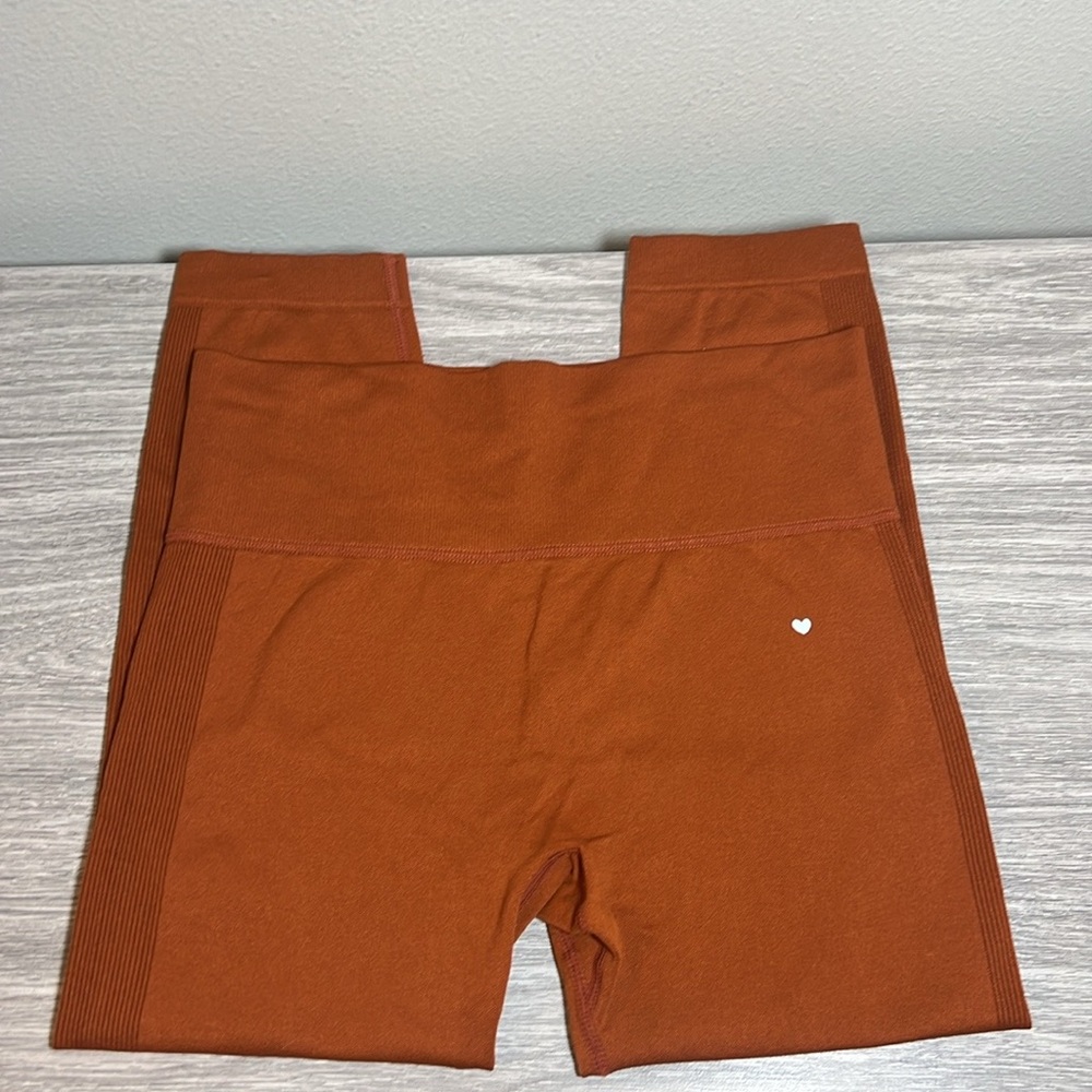 Love Fitness Burnt Orange Seamless Crop Capri Leggings Medium